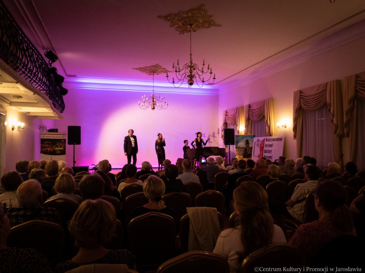 Lwowski Kabaret CZwarta Rano podczas występu w ramach XIV MFKK