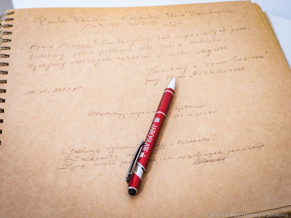 wpis w księdze pamiątkowej wystawy 