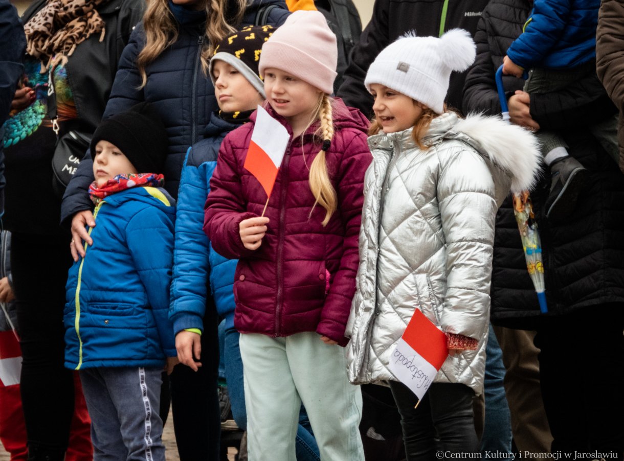 uczestnicy obchodów Dnia Niepodległości