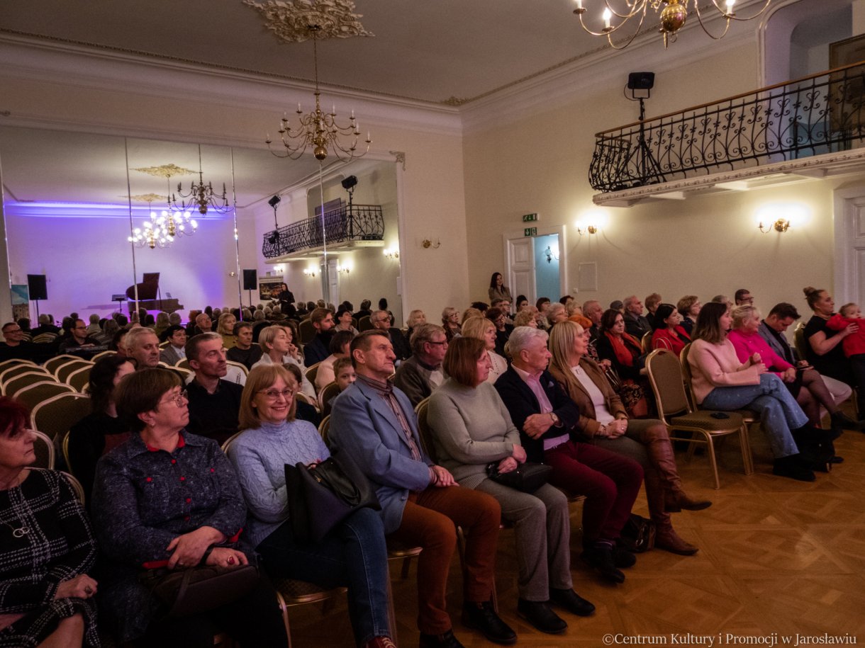 publiczność w Sali Lustrzanej podczas koncertu