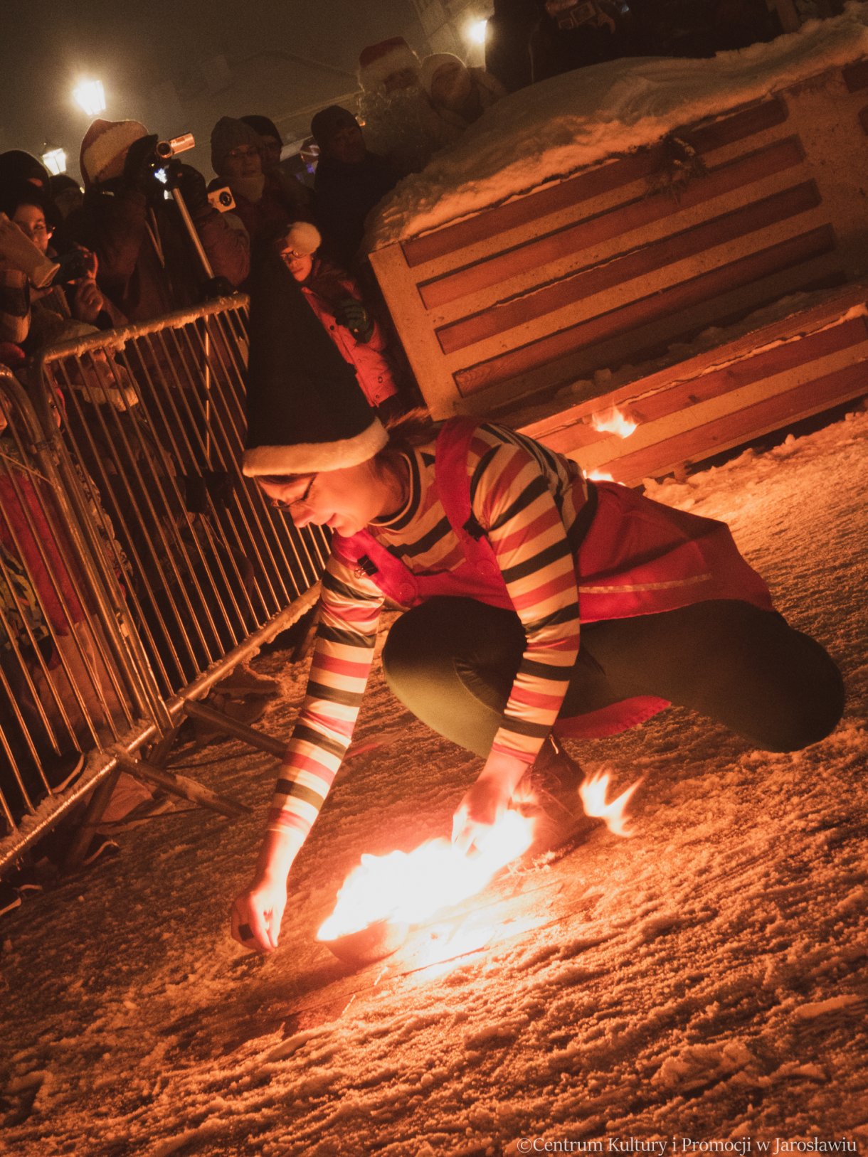 świąteczny pokaz ognia Jarmark Bozonarodzeniowy 2023