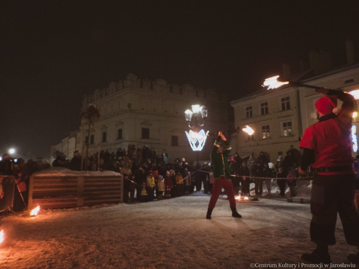 świąteczny pokaz ognia Jarmark Bozonarodzeniowy 2023