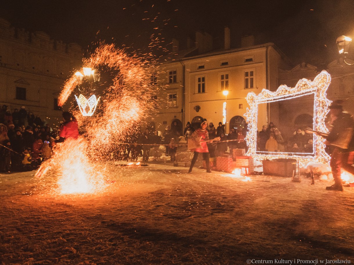 świąteczny pokaz ognia Jarmark Bozonarodzeniowy 2023