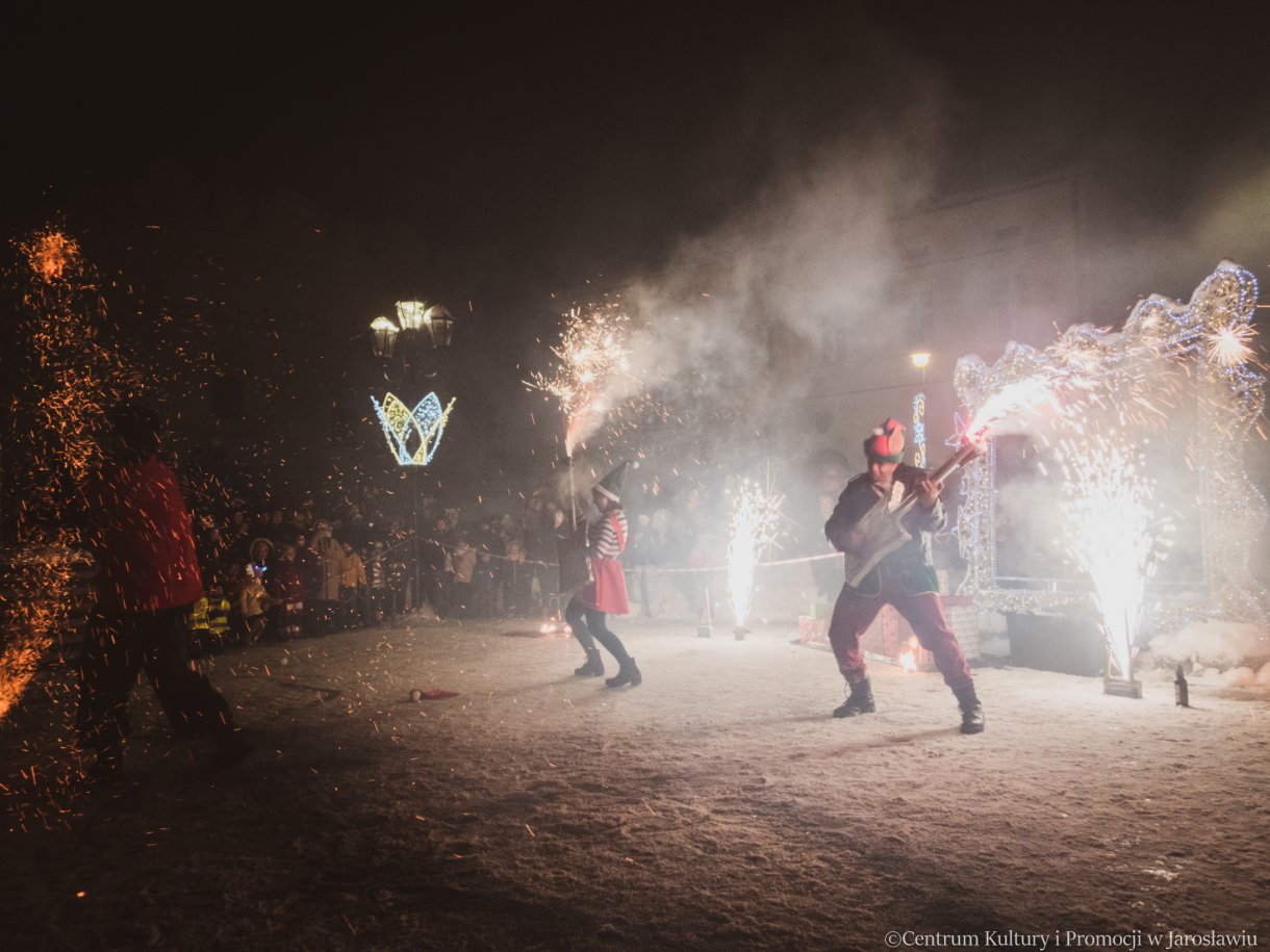 świąteczny pokaz ognia Jarmark Bozonarodzeniowy 2023