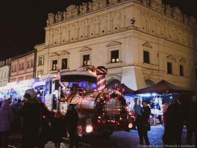Magia Świąt na Jarosławskim Rynku kolejka świąteczna Jarmark Bozonarodzeniowy