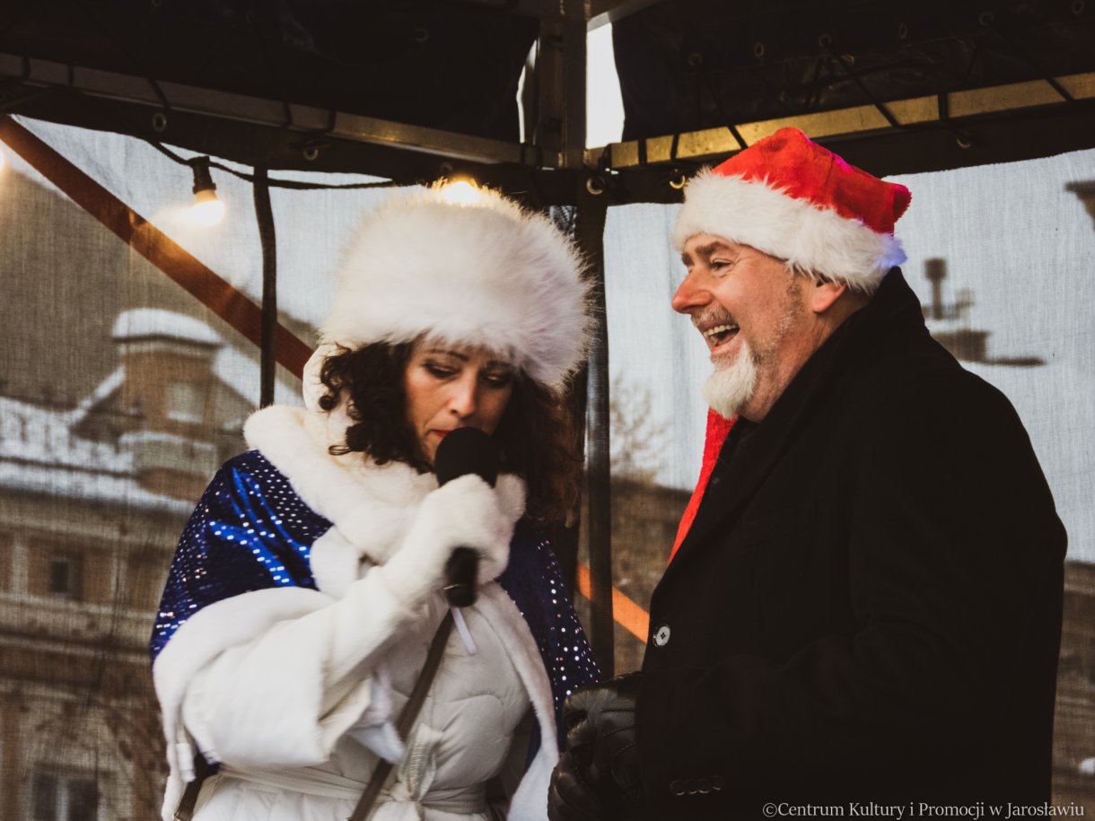 prowadząca Jarmark Bozonarodzeniowy 2023 i burmistrz miasta jarosławia