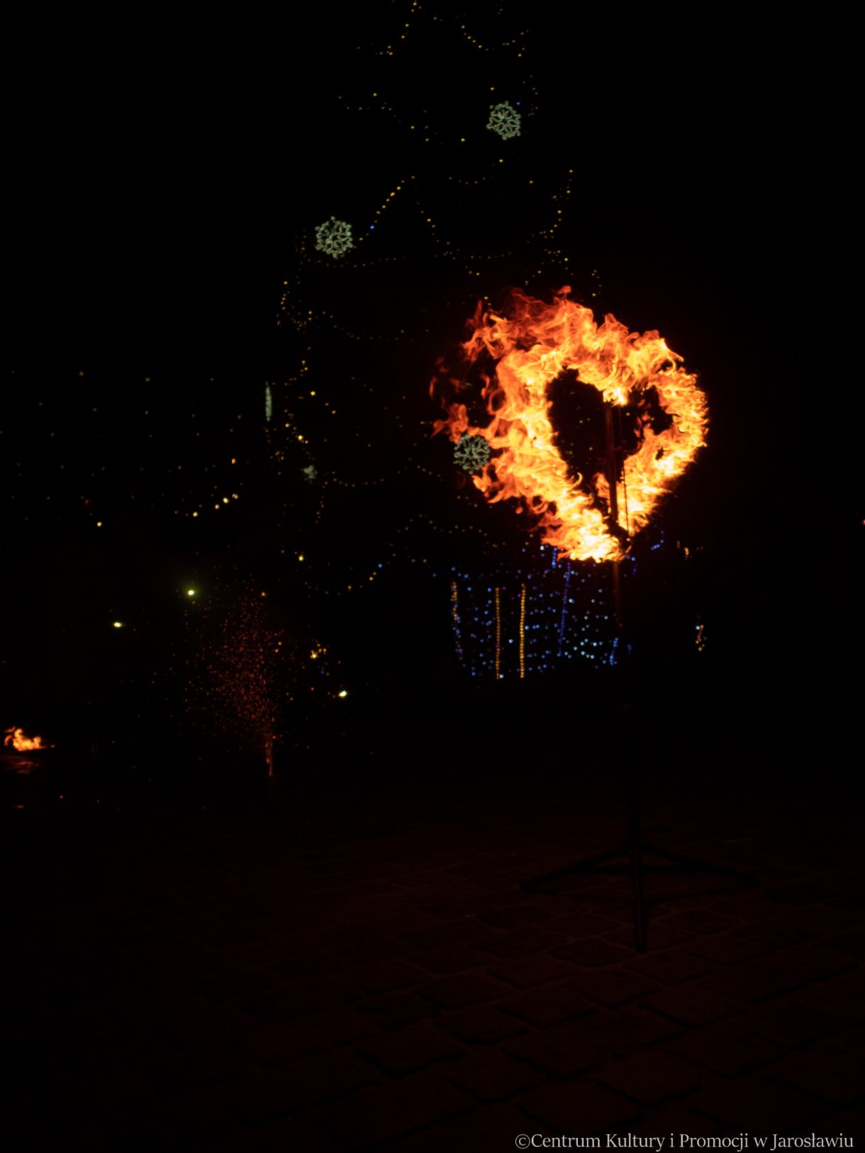 33. Finał WOŚP pokaz ognia - płonące serce