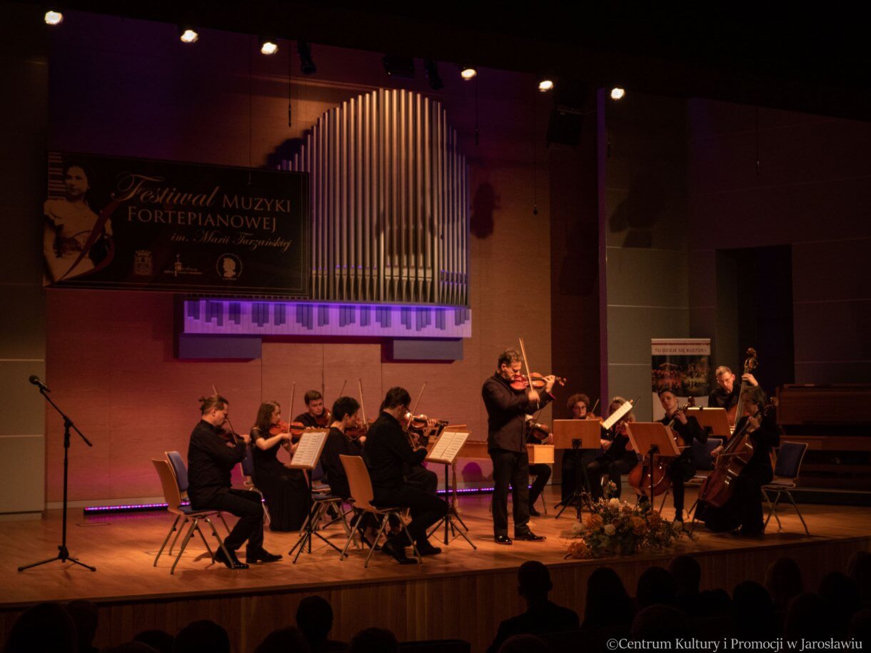 Festiwal Muzyki Fortepianowej im. Marii Turzańskiej / Orkiestra „Sinfonia Galicya” z Piotrem Tarcholikiem