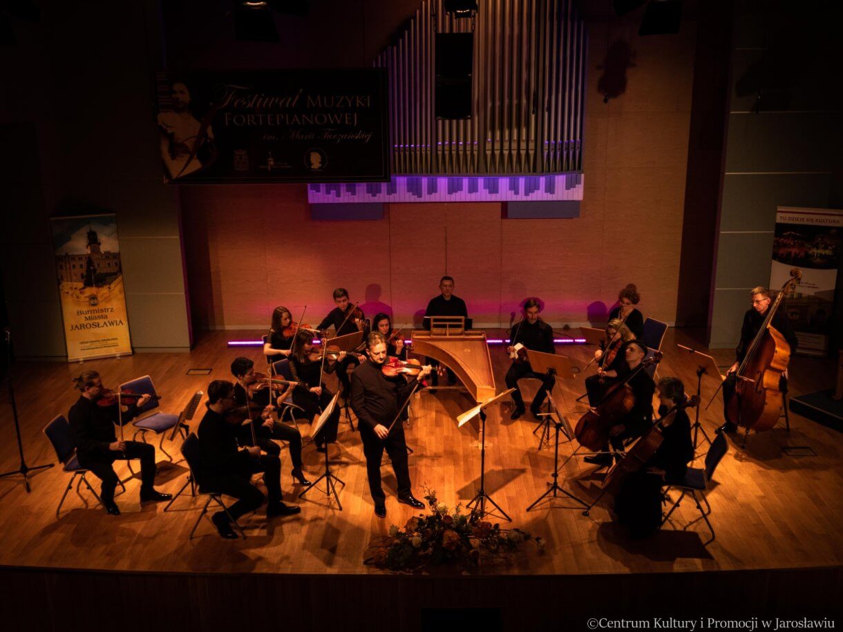 Festiwal Muzyki Fortepianowej im. Marii Turzańskiej / Orkiestra „Sinfonia Galicya” z Piotrem Tarcholikiem