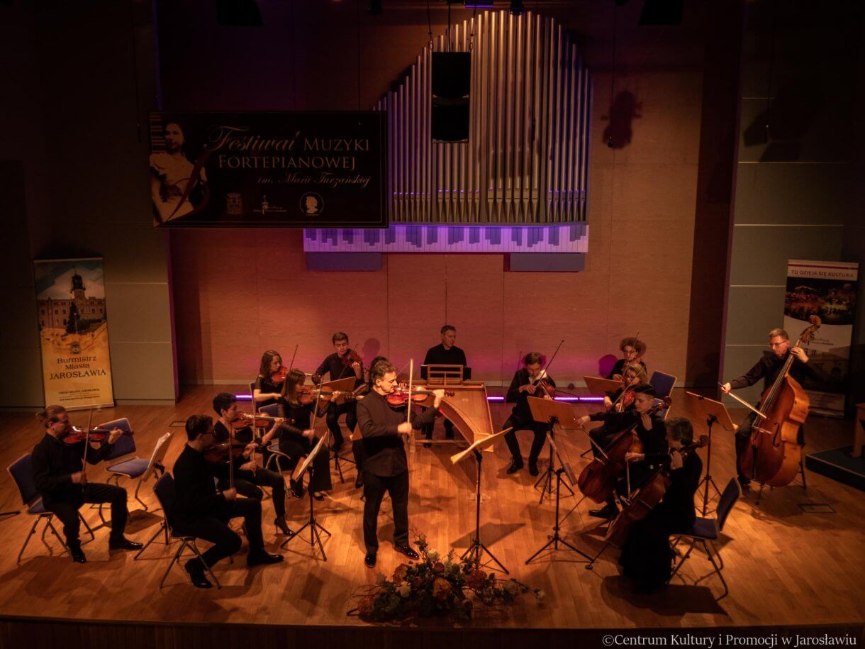 Festiwal Muzyki Fortepianowej im. Marii Turzańskiej / Orkiestra „Sinfonia Galicya” z Piotrem Tarcholikiem
