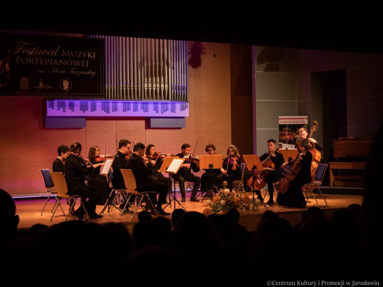 Festiwal Muzyki Fortepianowej im. Marii Turzańskiej / Orkiestra „Sinfonia Galicya” z Piotrem Tarcholikiem