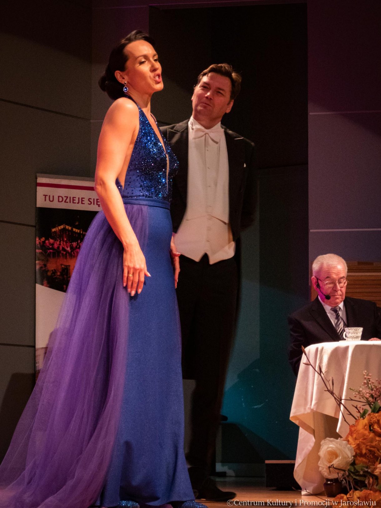 Festiwal Muzyki Fortepianowej im. Marii Turzańskiej / artyści: Renata Johnson-Wojtowicz i Rafał Barmiński, z tyłu prowadzący Bogusław Pawlak