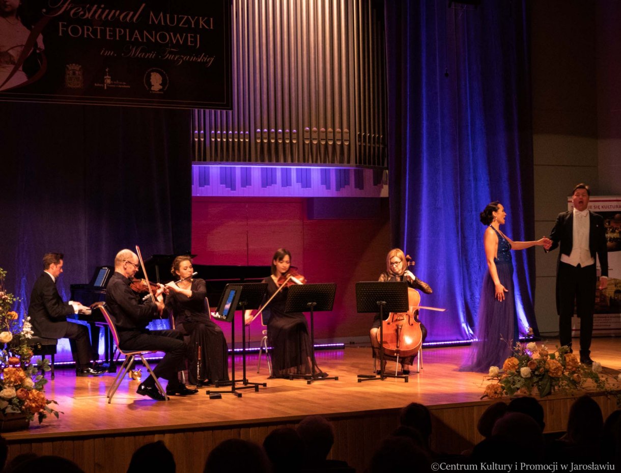 Festiwal Muzyki Fortepianowej im. Marii Turzańskiej / artyści: Renata Johnson-Wojtowicz i Rafał Barmiński oraz orkiestra kameralna