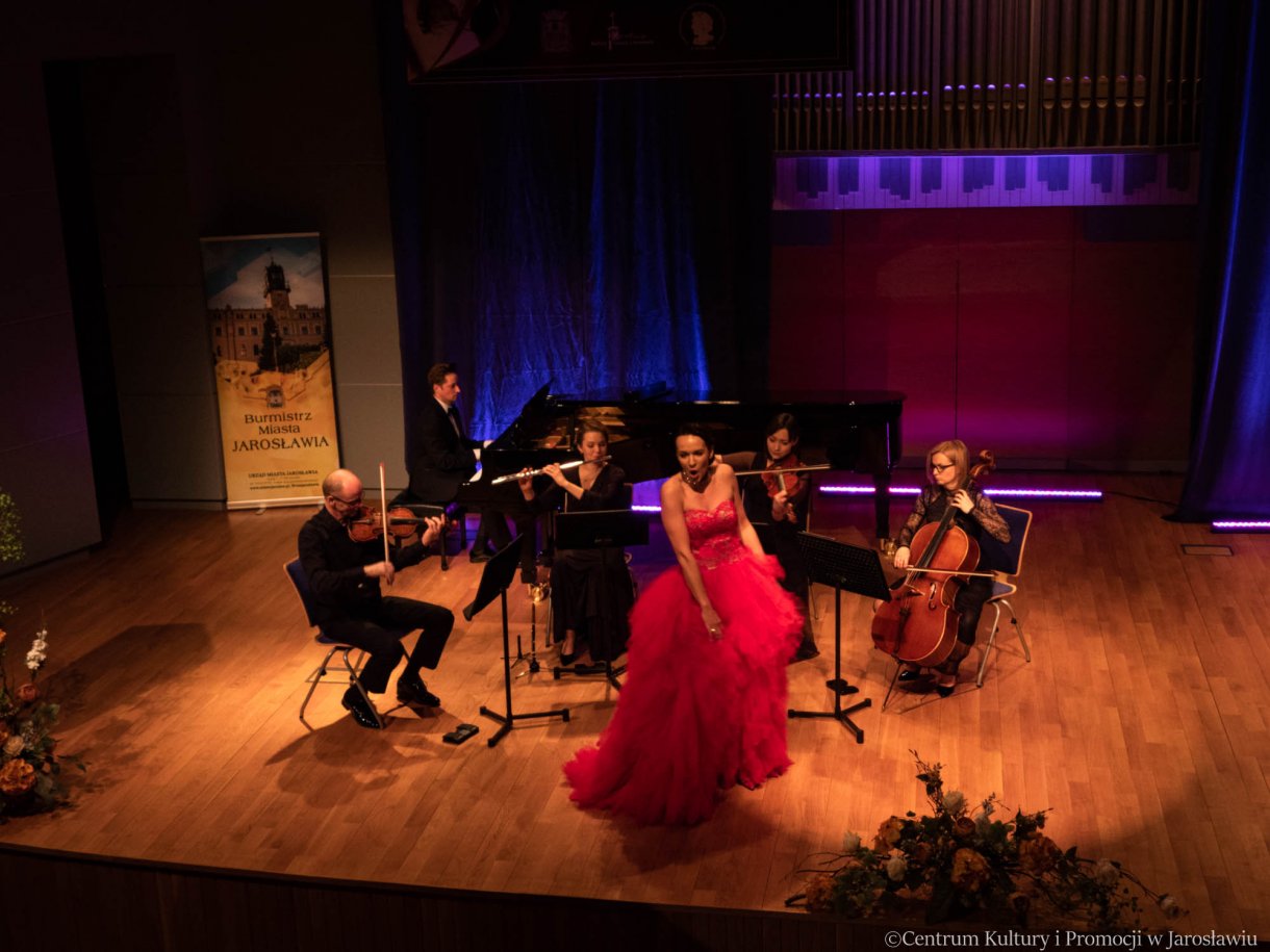 Festiwal Muzyki Fortepianowej im. Marii Turzańskiej / artyści: Renata Johnson-Wojtowicz i orkiestra kameralna