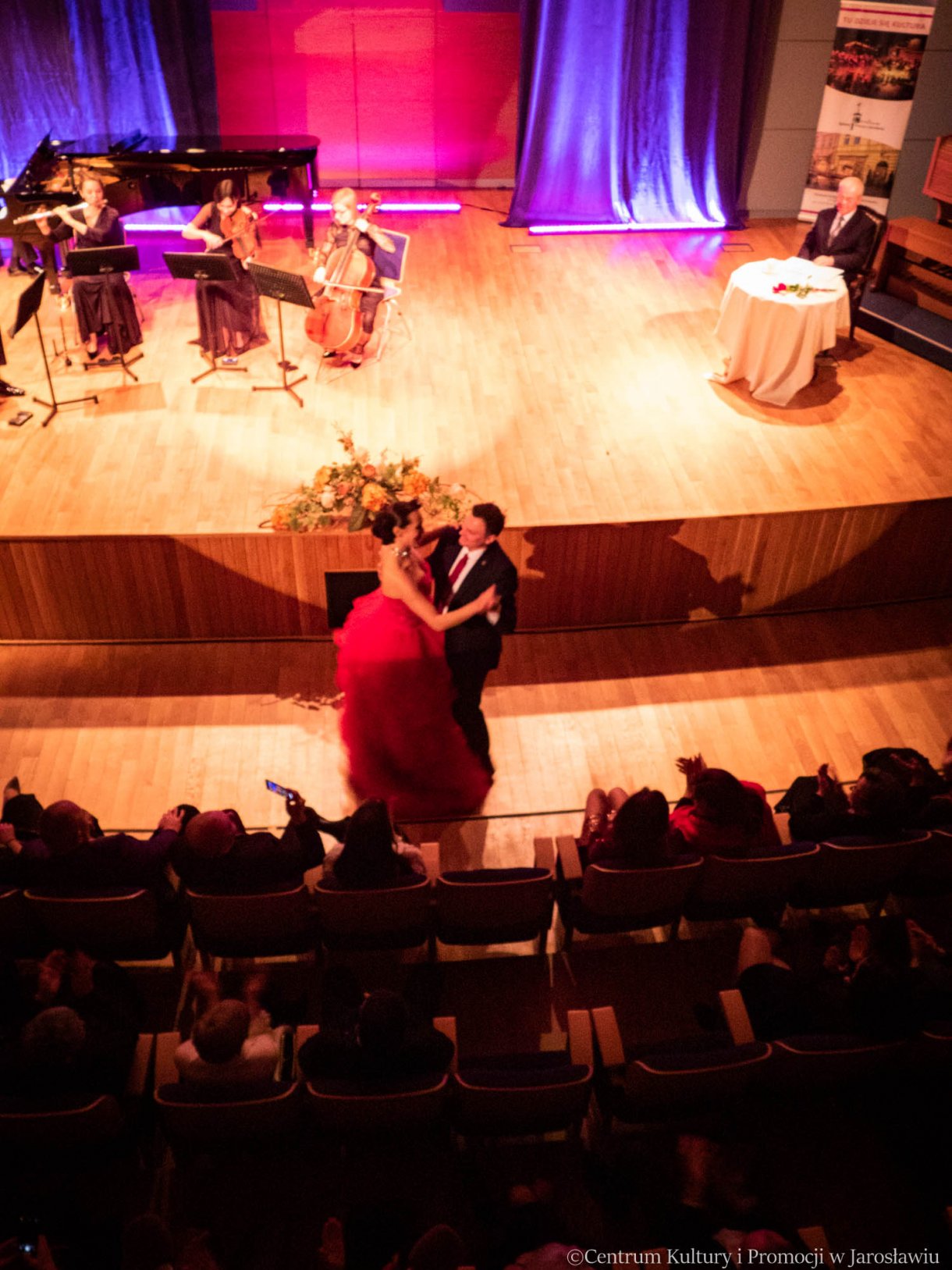 Festiwal Muzyki Fortepianowej im. Marii Turzańskiej / artyści: Renata Johnson-Wojtowicz tańczy z Burmistrzem Miasta Jarosławia Marcinem Nazarewiczem