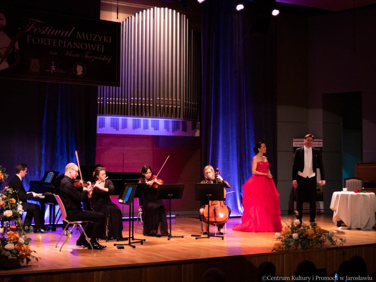 Festiwal Muzyki Fortepianowej im. Marii Turzańskiej / artyści: Renata Johnson-Wojtowicz i Rafał Barmiński oraz orkiestra kameralna