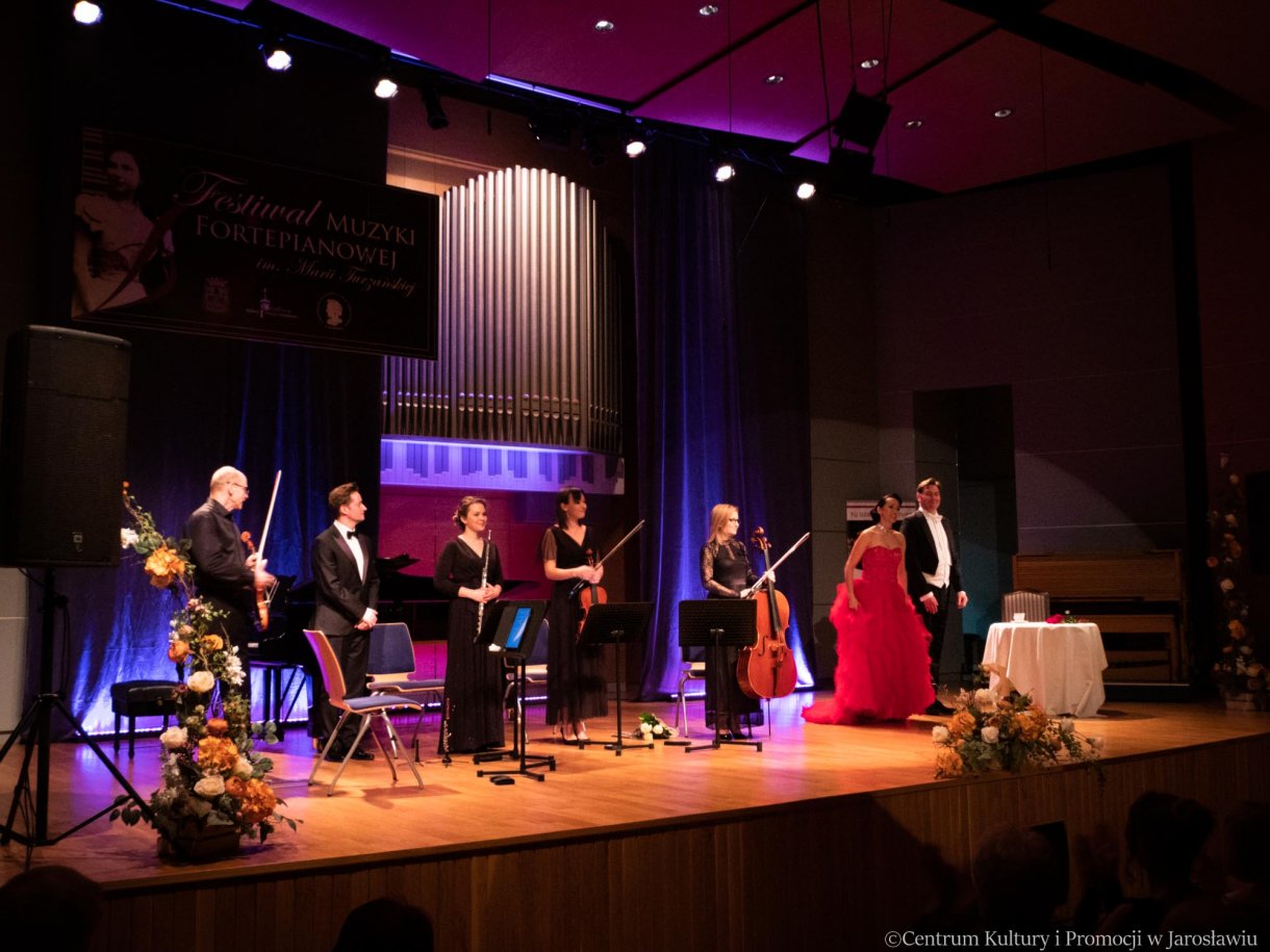 Festiwal Muzyki Fortepianowej im. Marii Turzańskiej / artyści: Renata Johnson-Wojtowicz i Rafał Barmiński oraz orkiestra kameralna