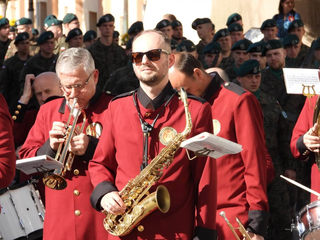 Dzień Flagi RP - orkiestra dęta laudate dominum
