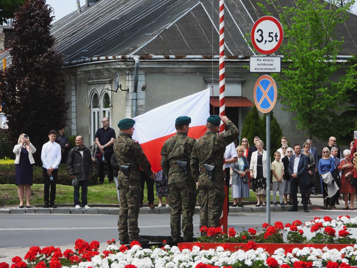 Święto Narodowe Trzeciego Maja - podniesienie flagi państwowej na maszt