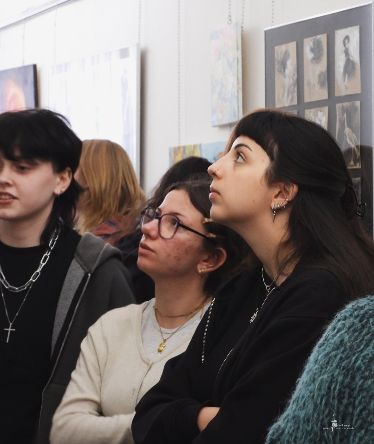 Magdalena Zatyka Wystawa prac uczennicy Państwowego Liceum Sztuk Plastycznych im. Stanisława Wyspiańskiego w Jarosławiu. - uczniowie oglądają wystawę