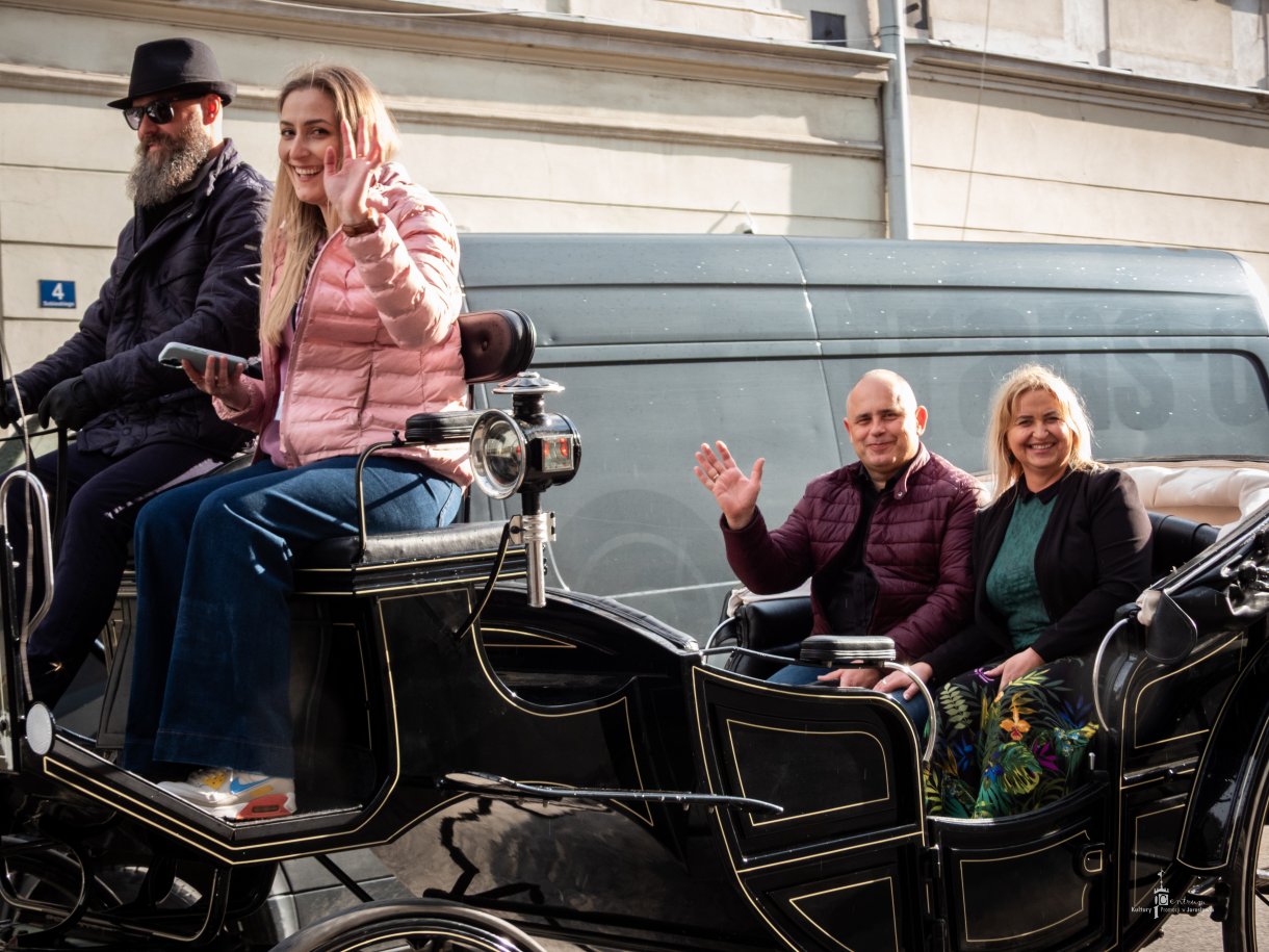 Noc Zwiedzania Rynku - zawiedzenie miasta bryczką