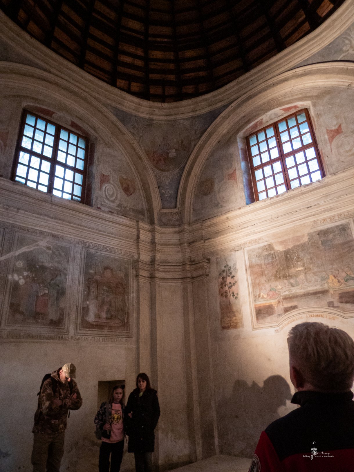 Noc Zwiedzania Rynku - zwiedzanie prezbiterium cerkwi w parku miejskim