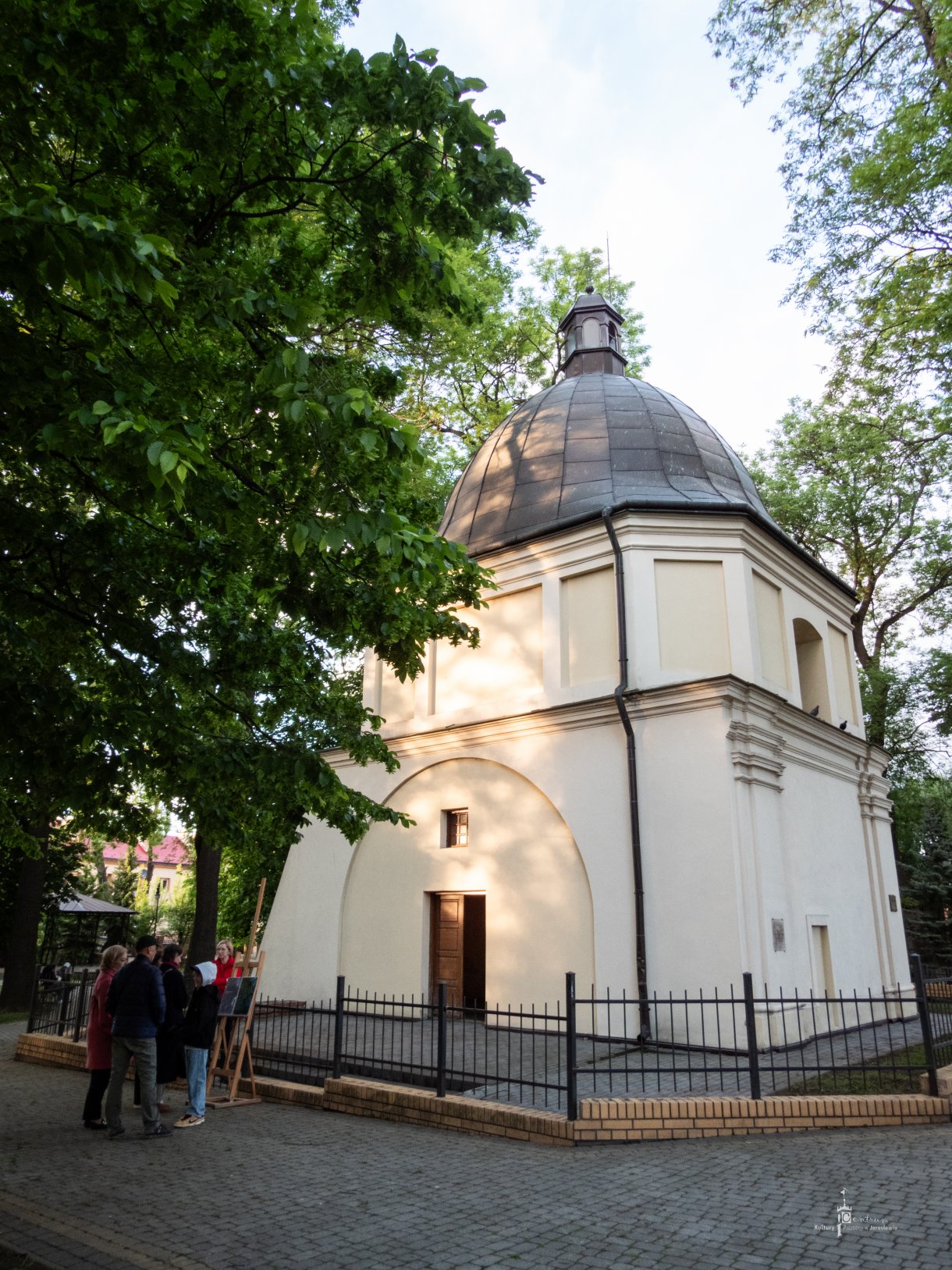 Noc Zwiedzania Rynku - zwiedzanie prezbiterium cerkwi w parku miejskim