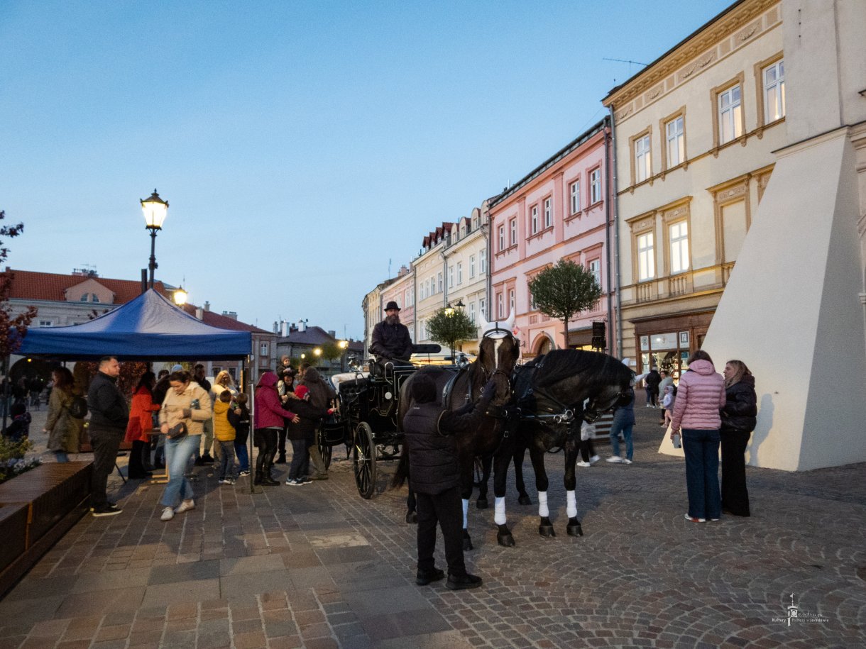 Noc Zwiedzania Rynku - zwiedzanie miasta bryczką