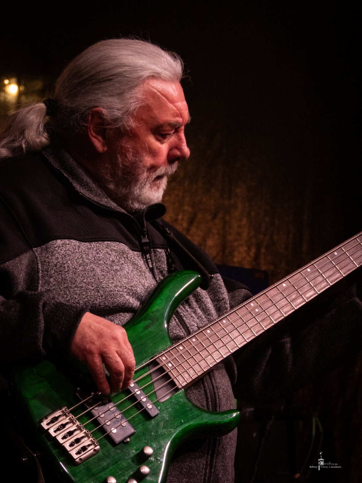 Koncert zespołu RSC podczas Nocy Zwiedzania Rynku - basista