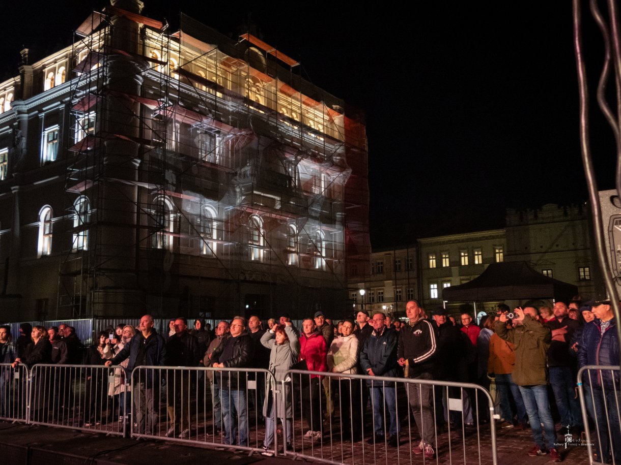 Koncert zespołu RSC podczas Nocy Zwiedzania Rynku - publiczność