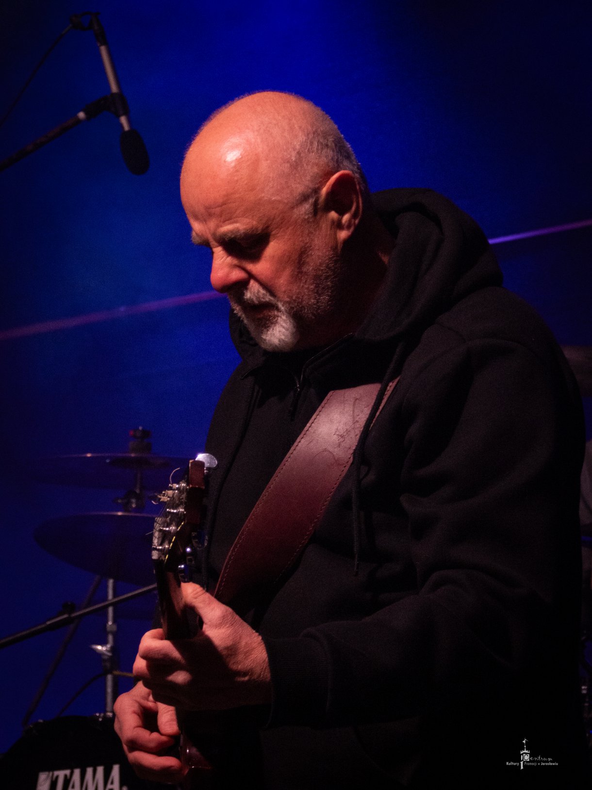 Koncert zespołu RSC podczas Nocy Zwiedzania Rynku - gitarzysta