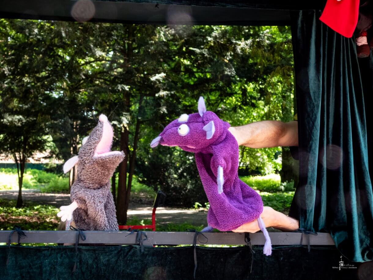 Dzień dziecka w parku miejskim - spotkanie z kukiełkami