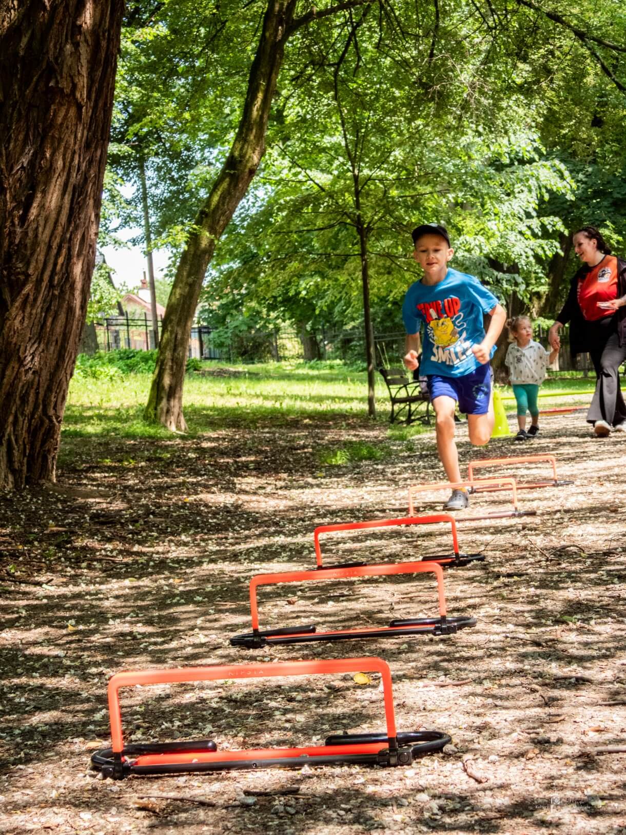 Dzień dziecka w parku miejskim - tor przeszkód