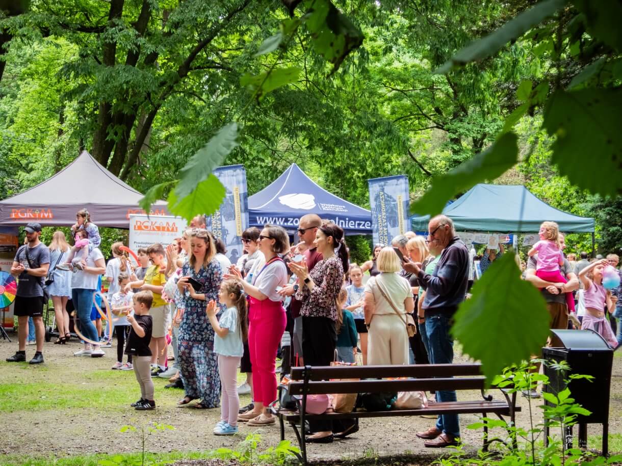 Dzień dziecka w parku miejskim - stoiska animacyjne