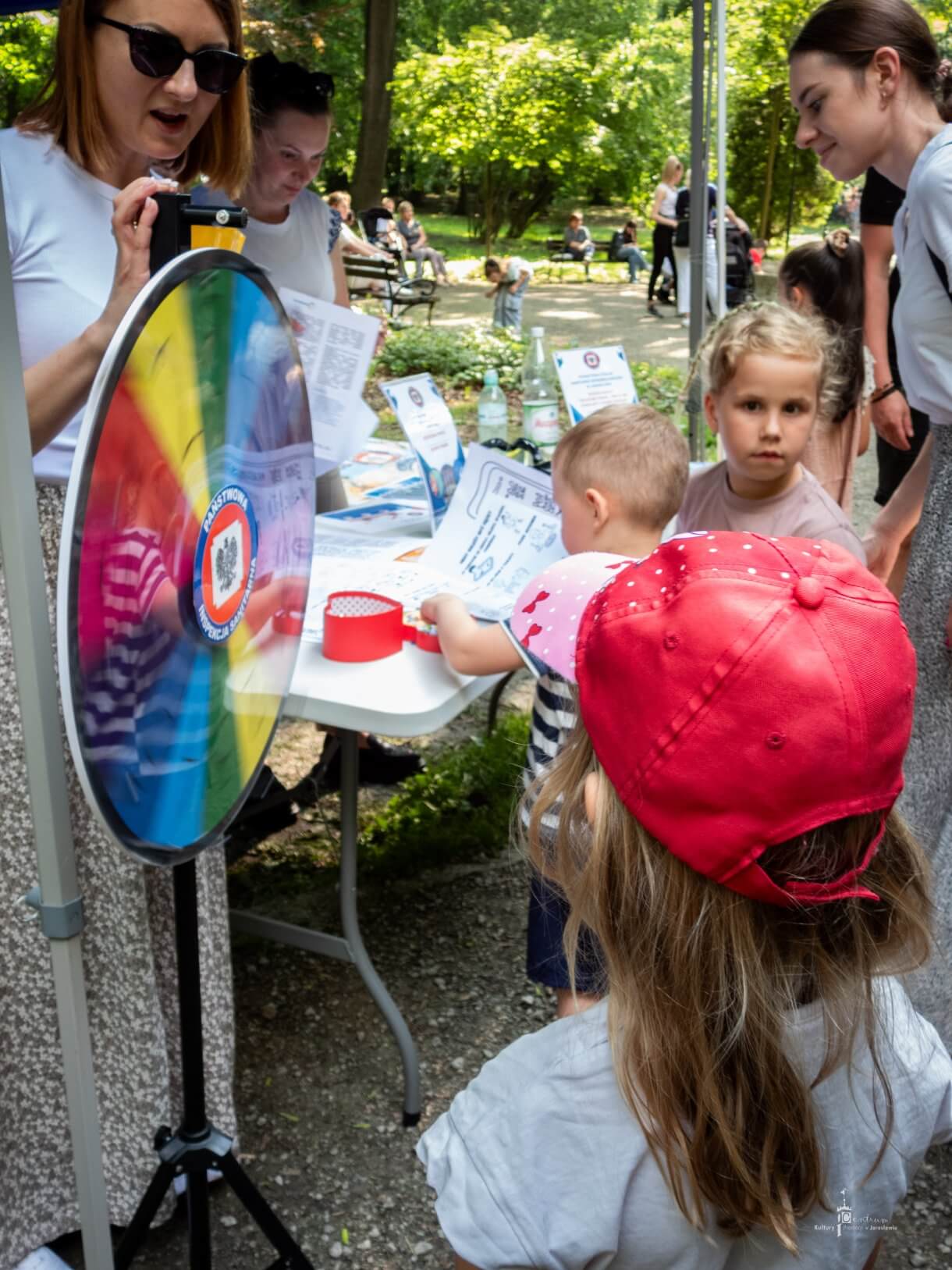 Dzień dziecka w parku miejskim - stoiska animacyjne