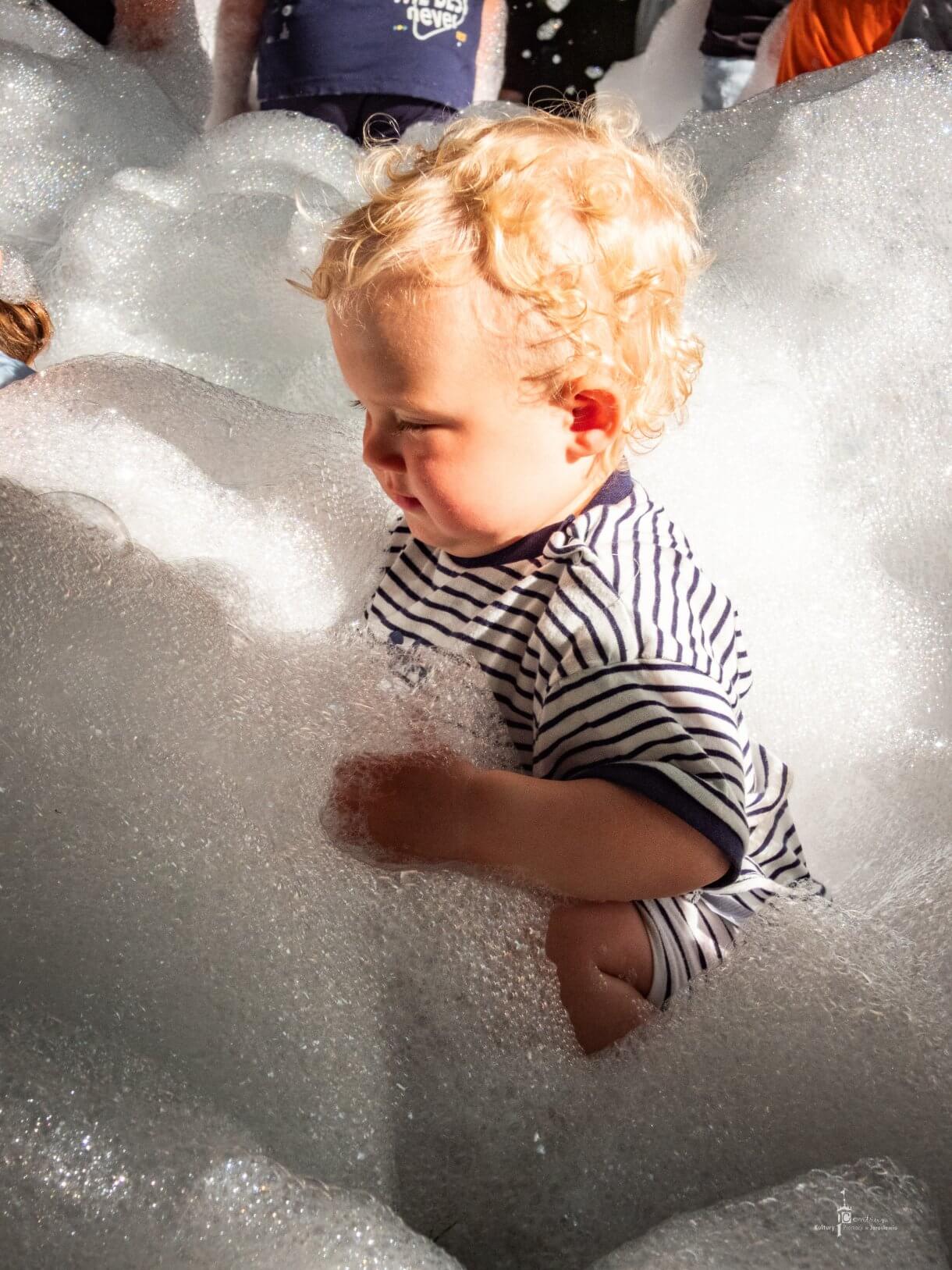 Dzień dziecka w parku miejskim - piana party