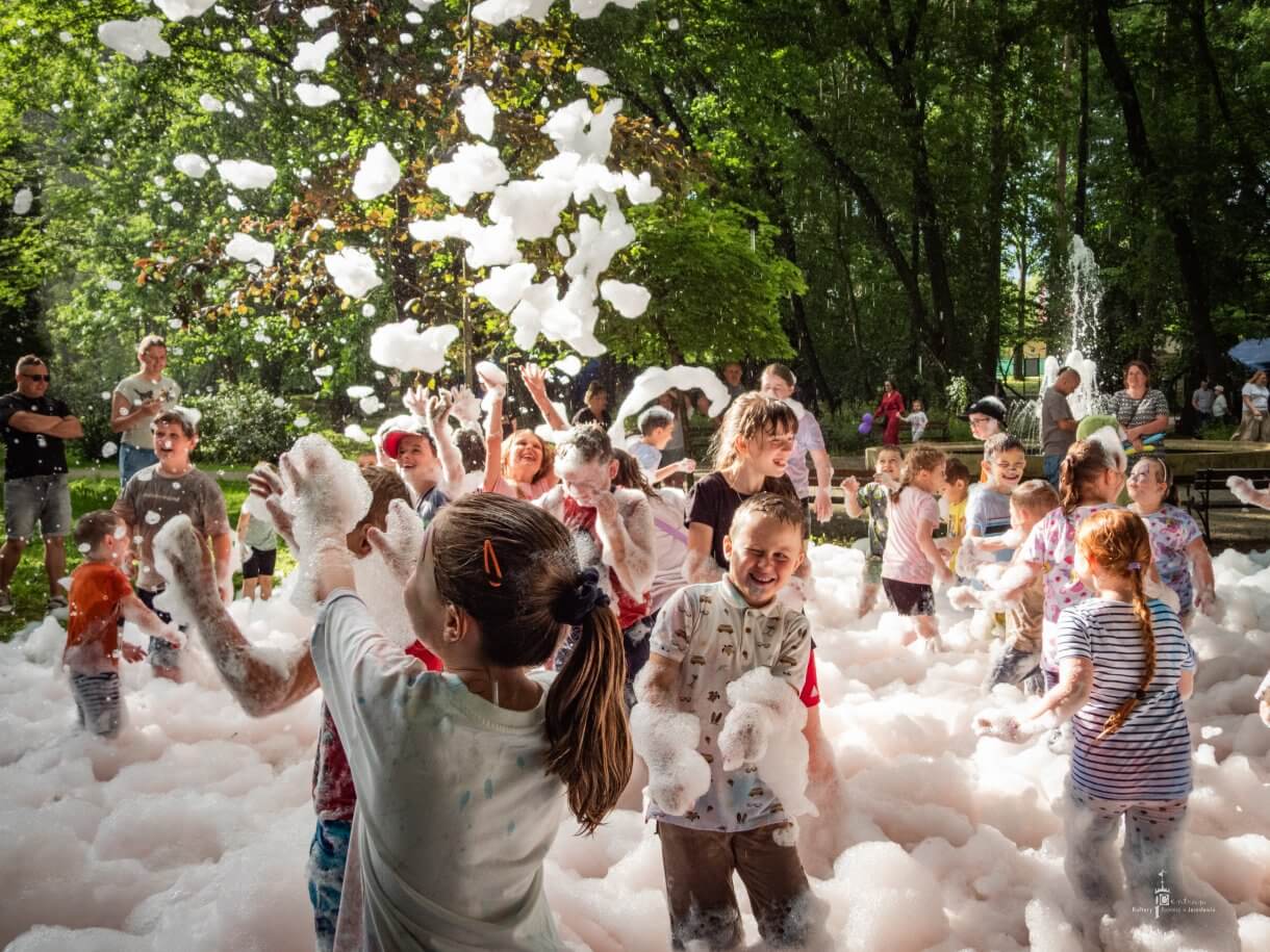 Dzień dziecka w parku miejskim - piana party