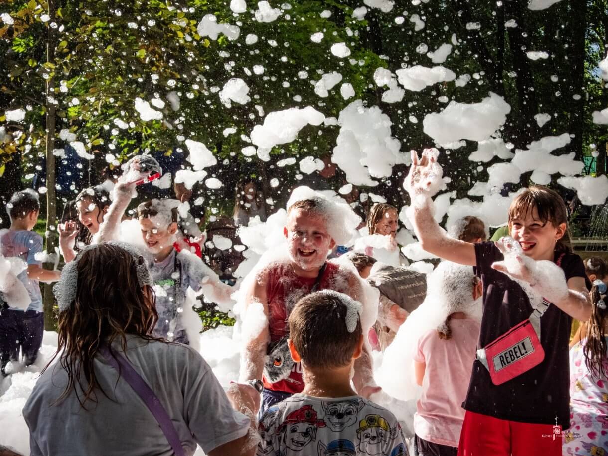 Dzień dziecka w parku miejskim - piana party