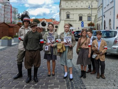 Obchody Powstania Warszawskiego w Jarosławiu 81. rocznica Powstania Warszawskiego - inscenizacja harcerzy