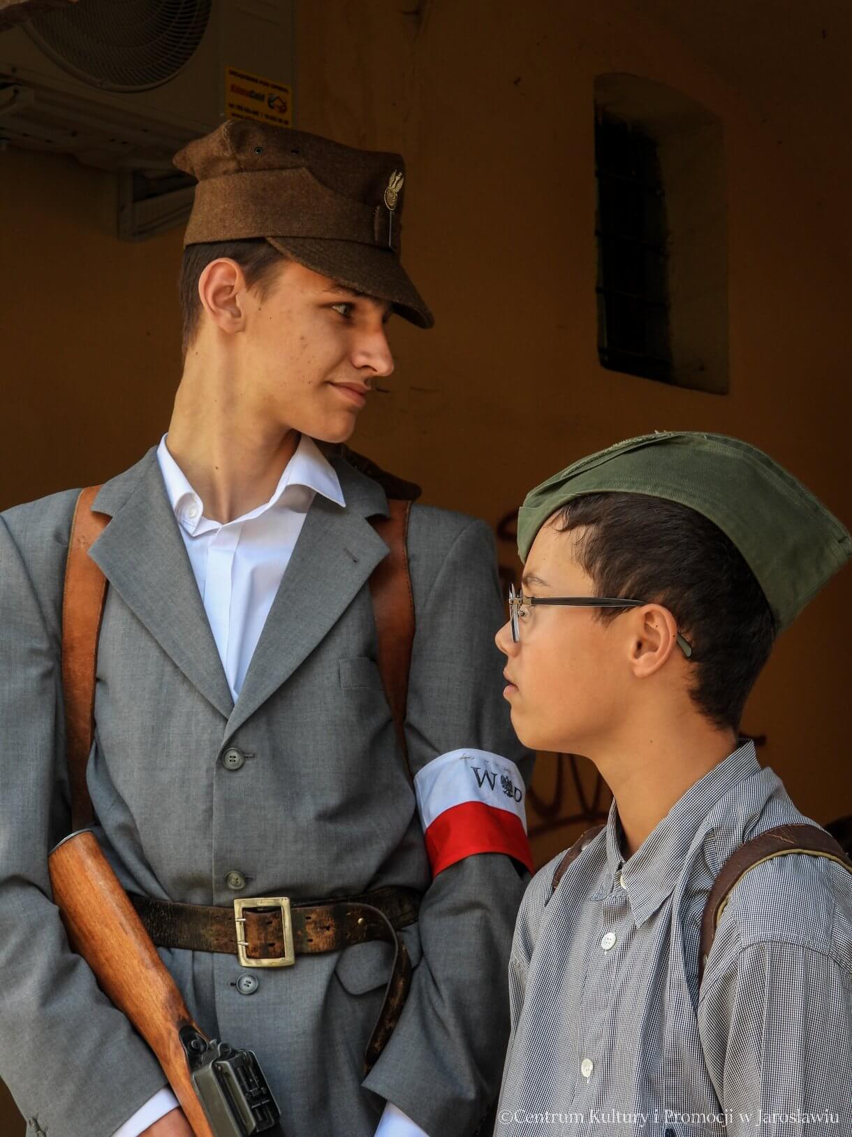 81. rocznica Powstania Warszawskiego - inscenizacja harcerzy