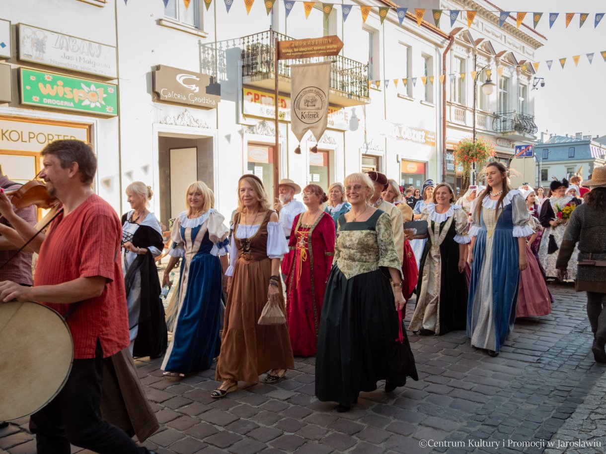 Jarmark Jarosławski - korowód jarmarkowy