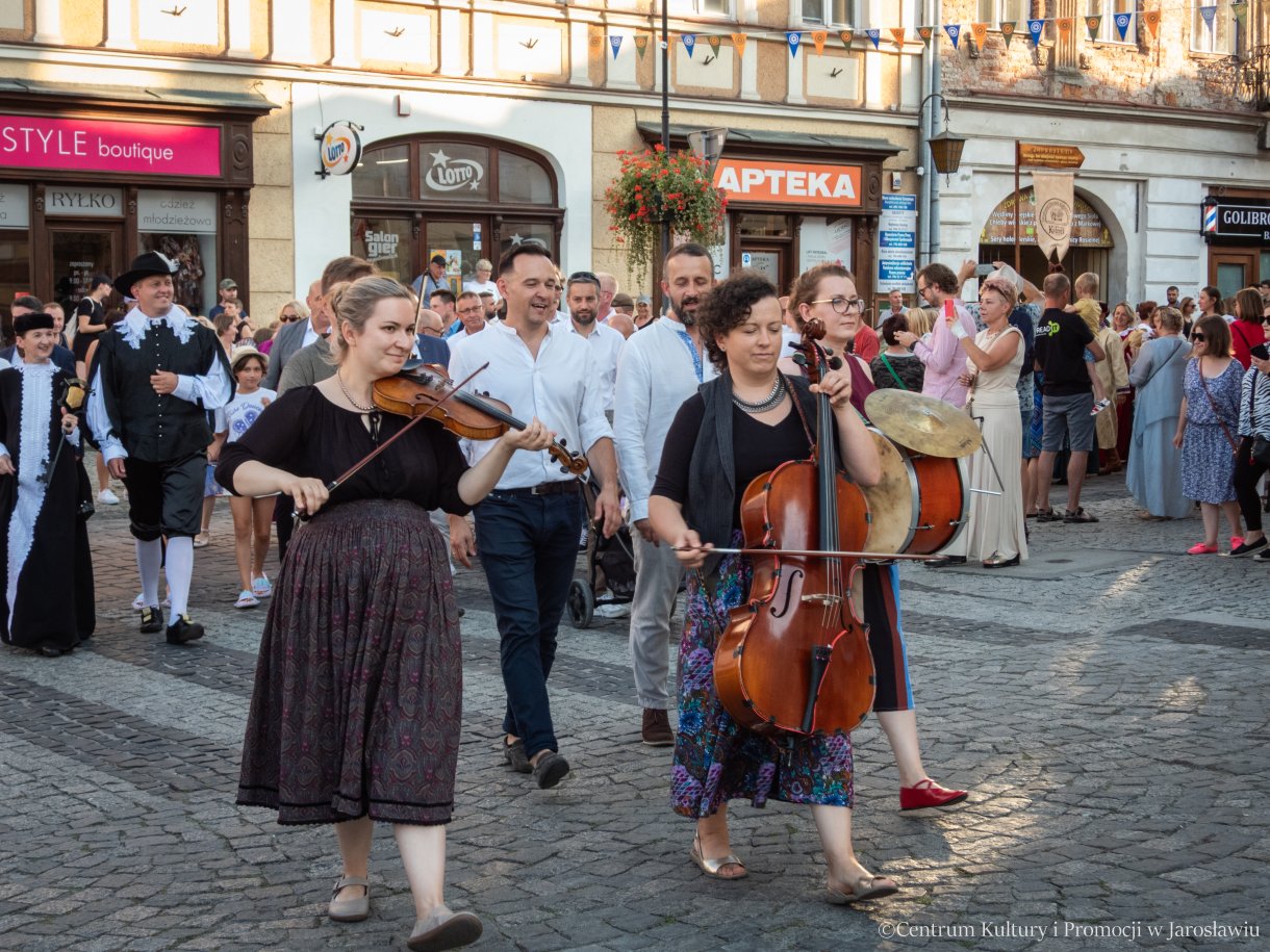 Jarmark Jarosławski - korowód jarmarkowy