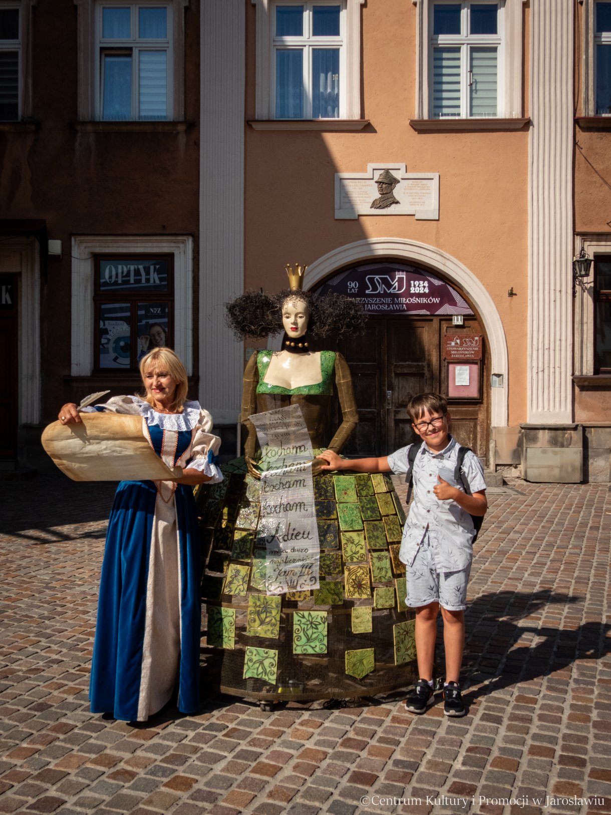 Jarmark Jarosławski - pamiątkowe zdjęcie przy królowej Marysieńce