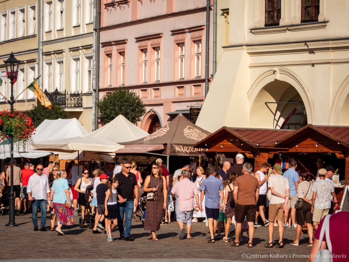 Jarmark Jarosławski - wystawcy i odwiedzający
