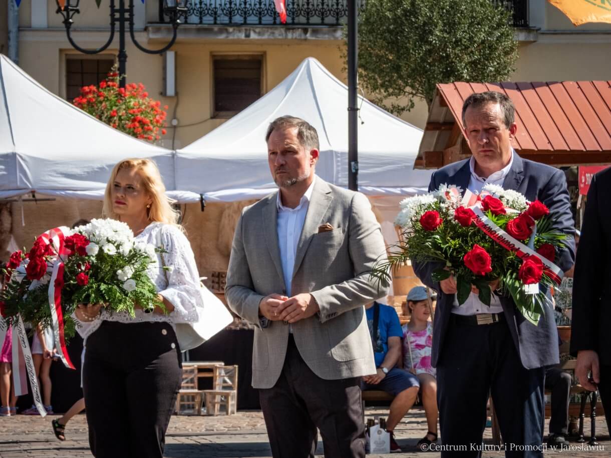 88. rocznica wielkiego strajku chłopskiego - składanie kwiatów pod tablicą pamiątkową
