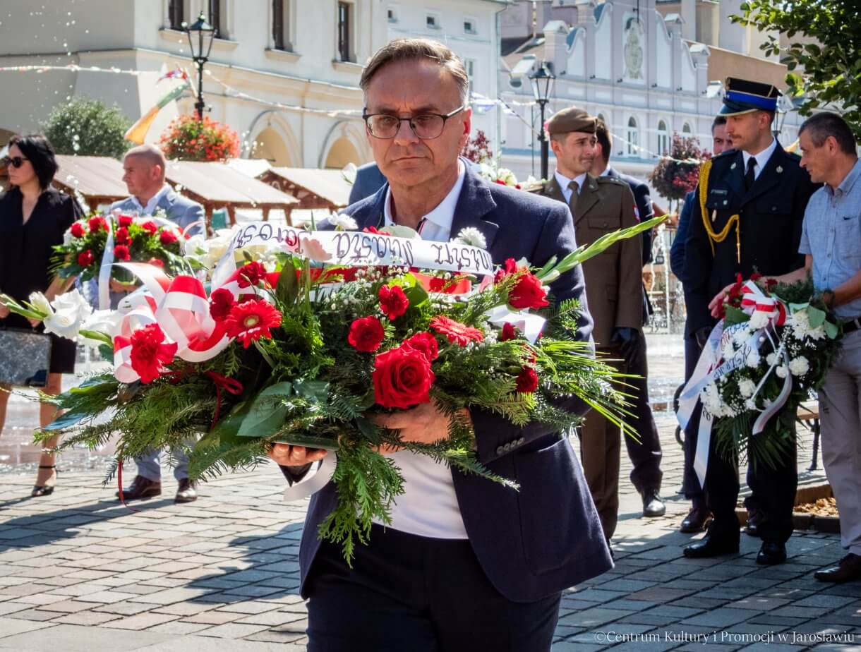 88. rocznica wielkiego strajku chłopskiego - składanie kwiatów pod tablicą pamiątkową