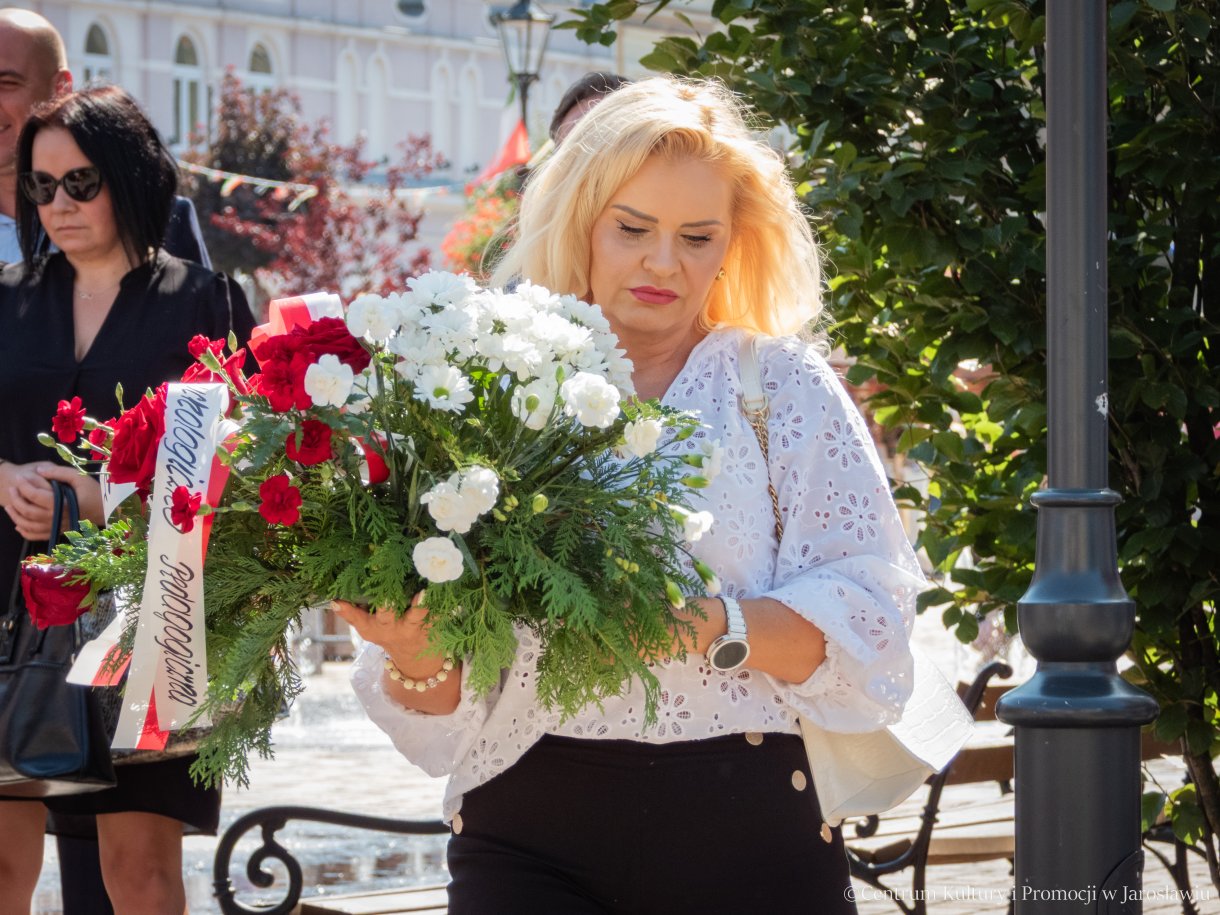 88. rocznica wielkiego strajku chłopskiego - składanie kwiatów pod tablicą pamiątkową