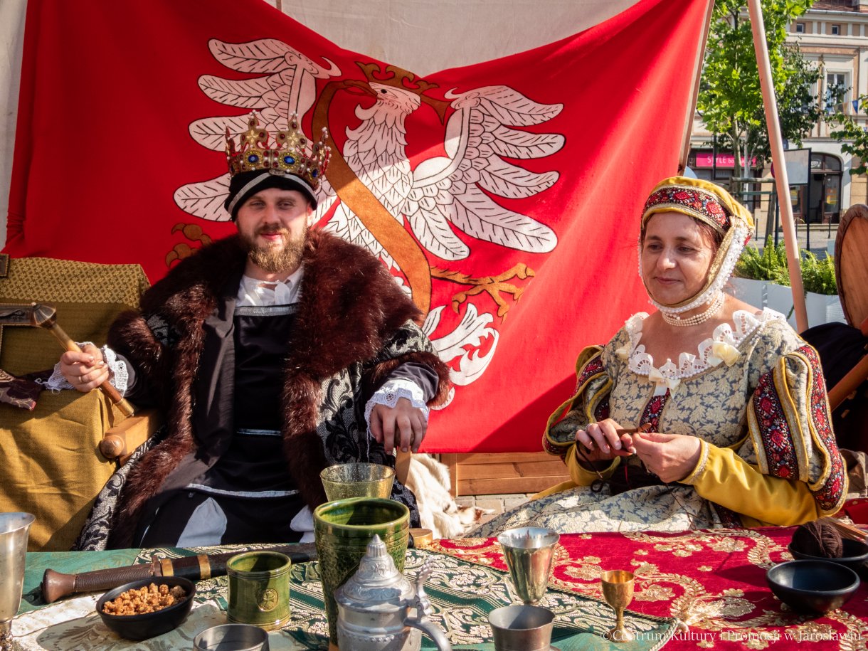 Jarmark Jarosławski - grupa rekonstrukcyjna dama dworu i król