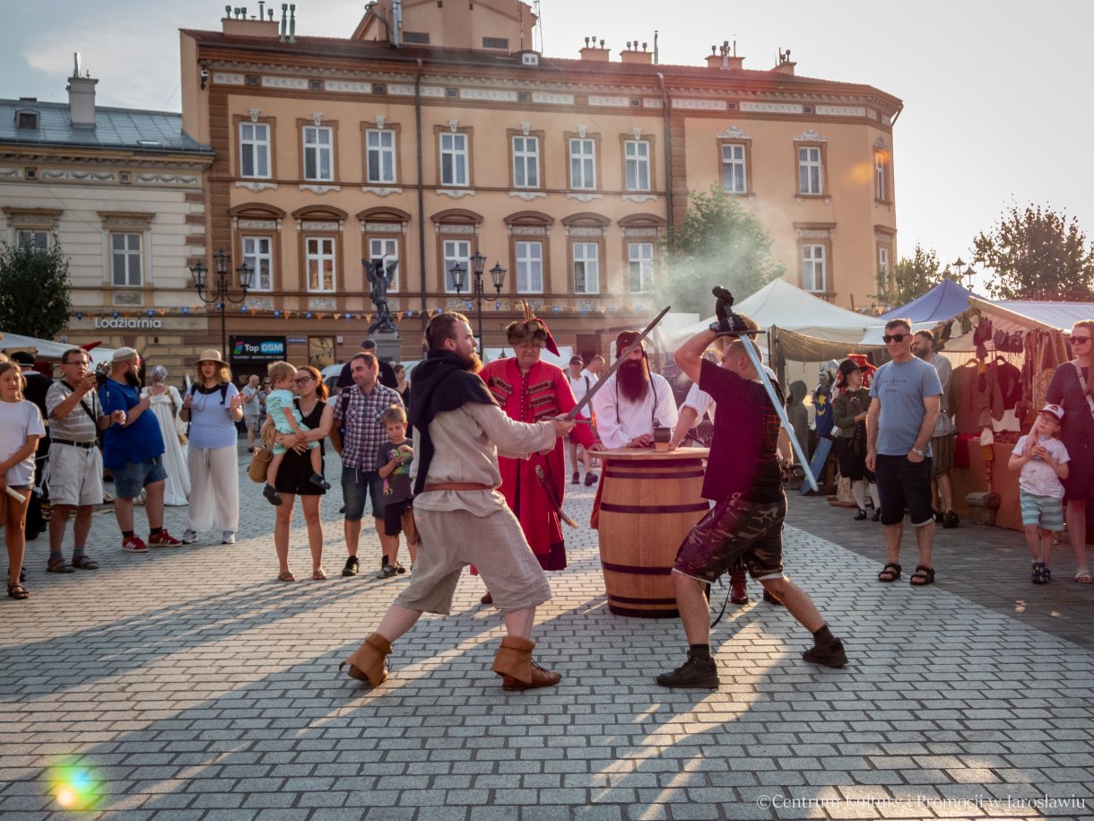 Jarmark Jarosławski - pokaz walki mieczem