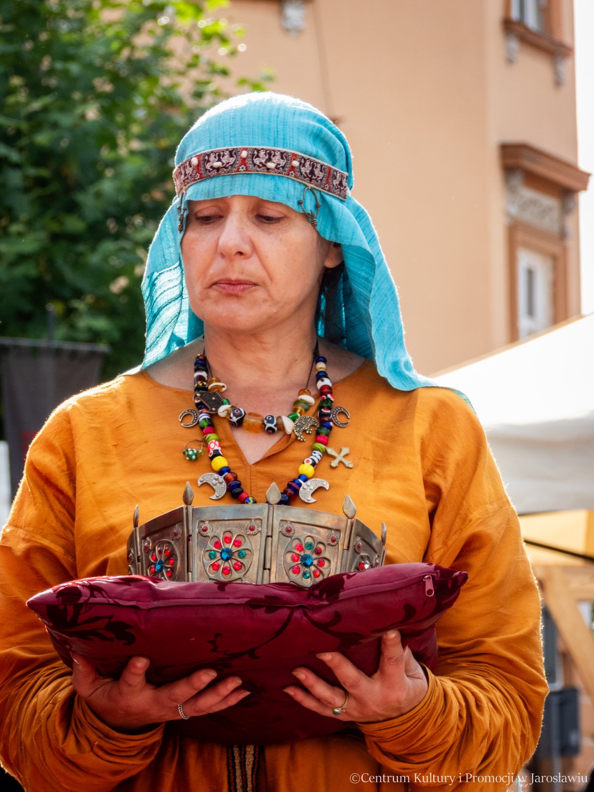 Jarmark Jarosławski - inscenizacja 100-lecia koronacji Bolesława Chrobrego - dobrorada z koroną